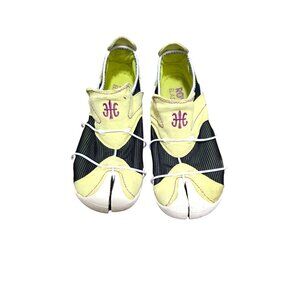 Royal Elastics Split-Toe Athletic Shoes Yellow & Black Slip-On Women's Size 9
